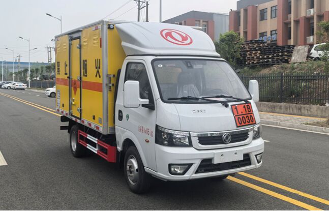 東風(fēng)途逸爆破器材運(yùn)輸車(chē)